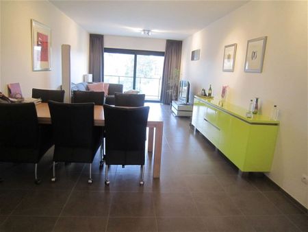 Appartement met 2 slaapkamers, terras, lift, parkeergarage! - Photo 3