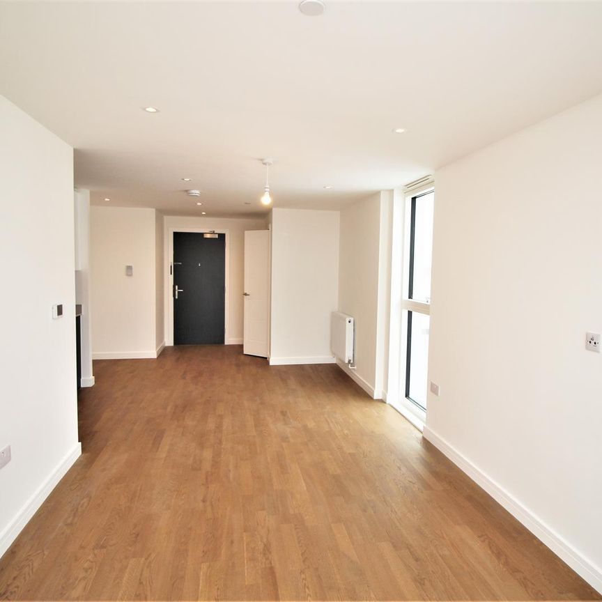 The Broadway, Town Centre - Photo 1