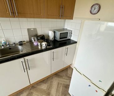 Room in a Shared Flat, Dunbridge House, SW15 - Photo 1