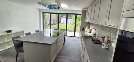 Sparkbridge Road Room 3 - Photo 5