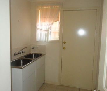 Spacious and Modern Living at 13 Royal Place, South Morang - Photo 6