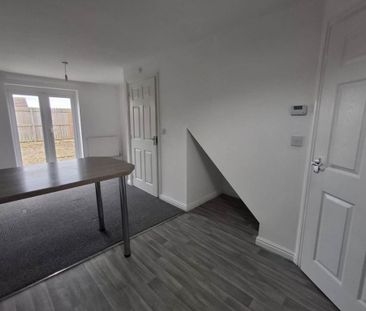 2 bedroom terraced house to rent - Photo 4