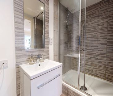 Apt 2, Crown Residence - Photo 3