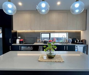 3 Bedroom home in Hobsonville with two carparks! - Photo 2