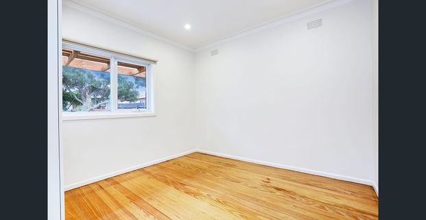 GREAT LOCATION - IMMACULATE THROUGHOUT - Photo 1