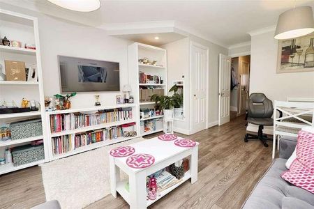 Robeson Way, Borehamwood, WD6 - Photo 3