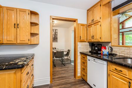 For Lease - 411 Maplehurst Avenue, Oakville, Ontario - Photo 5