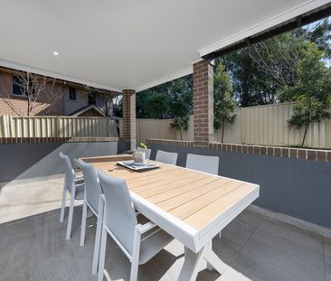 Stlylish Townhouse In Quiet Location - Photo 4