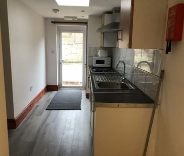 2 Bed Flat, Donnington Gardens, RG1 - Photo 6