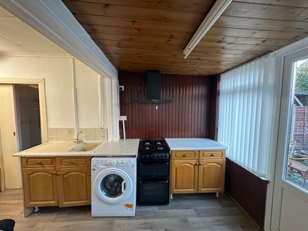 Room in a Shared House, Fox Green Crescent, B27 - Photo 2