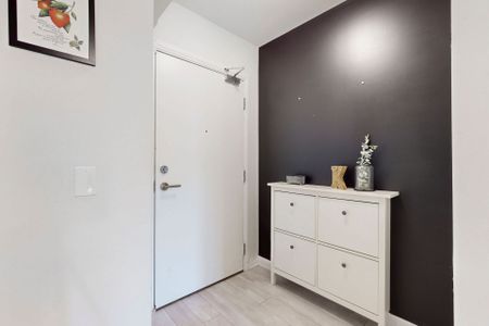 For Lease - 1630 Queen Street Unit# 202, Toronto, Ontario - Photo 3