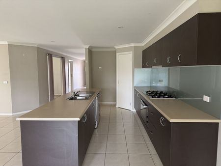 FOUR BEDROOM HOME IN RIVERSLEA BOULEVARD - Photo 4
