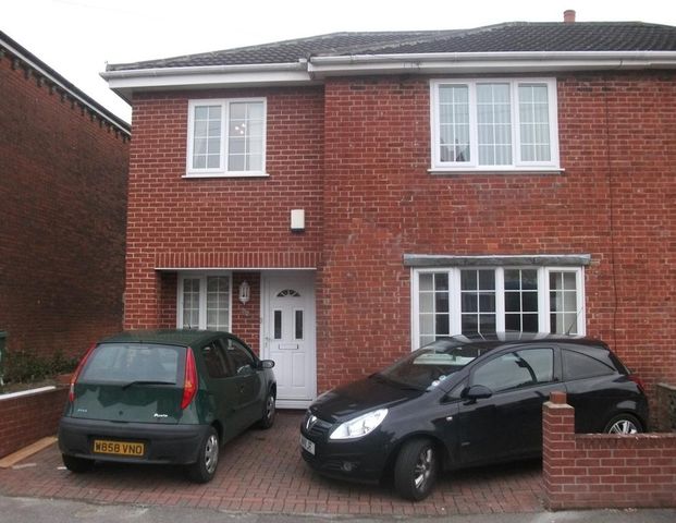 4 bedroom house to rent - Photo 1