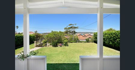 Elevated Coastal Haven with Panoramic Harbour and Ocean Views - Photo 4