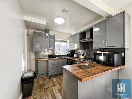 3 bedroom end of terrace house to rent - Photo 3