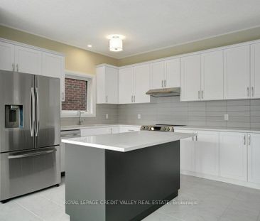 Detached Home For Lease | X8118156 - Photo 3