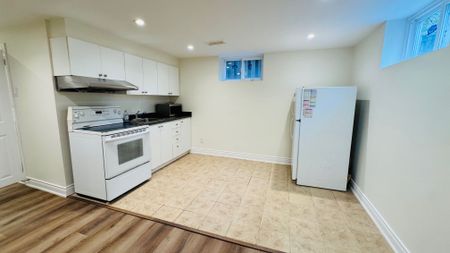 For Lease - 435 Cummer Avenue, Toronto, Ontario - Photo 2