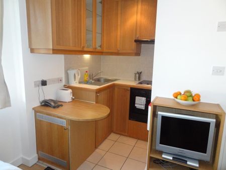 Studio to rent - Photo 3