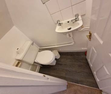 5 Bed Student Accommodation - Photo 4