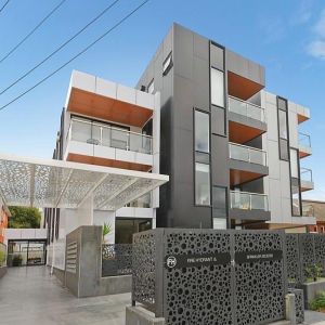 FULLY FURNISHED 2 BEDROOM STYLISH APARTMENT - Photo 2