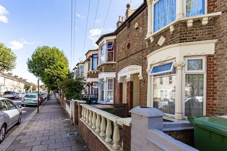 Room in a Shared House, Halley Road, E7 - Photo 5
