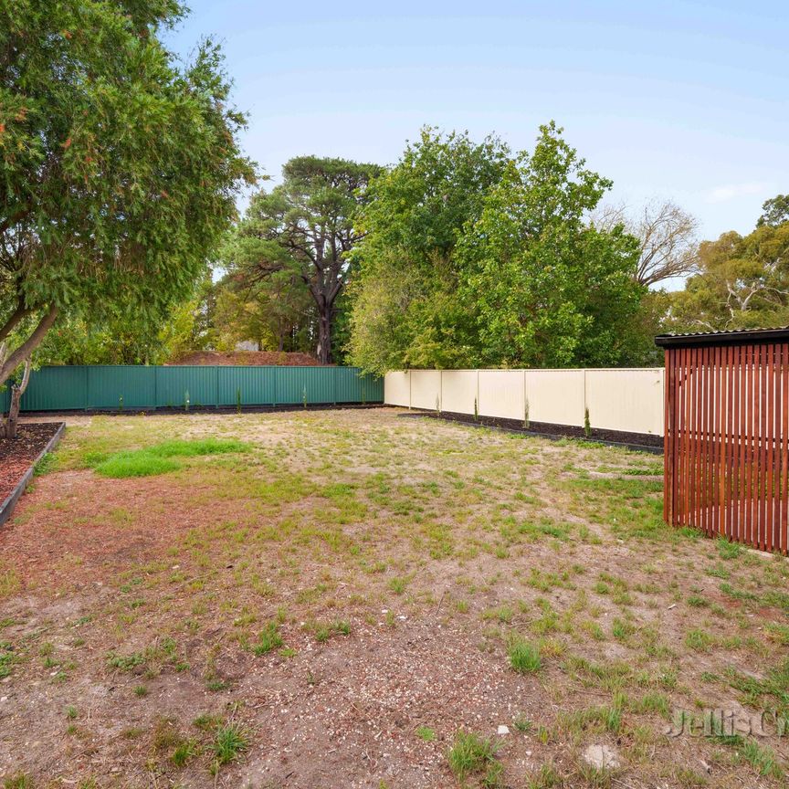 311 Larter Street, Canadian - Photo 1