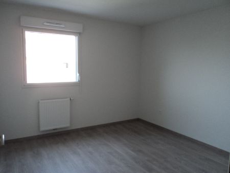 Location Appartement 3 pièces 69m² - Photo 3
