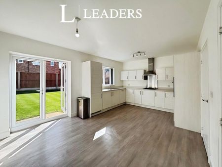 4 bedroom detached house to rent - Photo 4