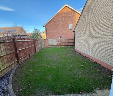 4 Bed House - Semi-Detached - Photo 3