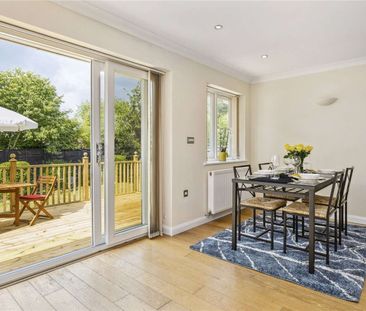 A modern and deceptively spacious detached home near the river and ... - Photo 3