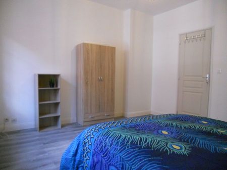 CHAMBRE EN COLOCATION AVEC SALLE DE DOUCHE ET TOILETTES PRIVES PROCHE IUT/ INSET/ (ELISA ET LYCEE HENRI MARTIN A 8 MIN EN BUS) - Photo 4