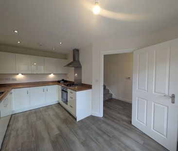 3 bedroom semi-detached house to rent - Photo 2