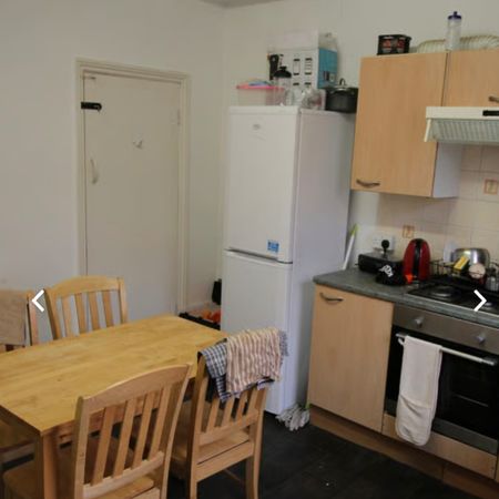 4 Bed - 20 Welton Grove, Hyde Park, Leeds - LS6 1ES - Student - Photo 4