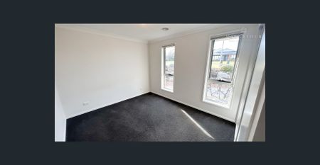 Stylish Family Retreat Steps from Local Amenities - Photo 4