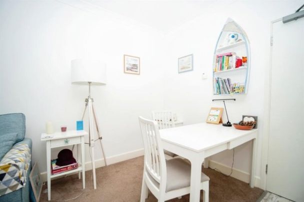 TOWN CENTRE FLAT - WEYMOUTH, DT4 8AA, Weymouth - Photo 1