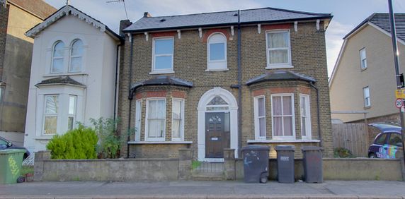 Waddon New Road, Croydon, CR0 - Photo 2