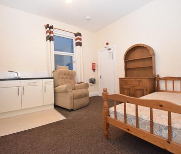 1 bedroom Flat To Let - Photo 4