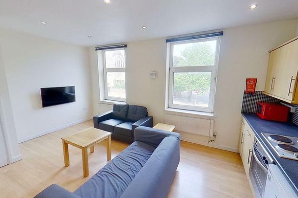 3 bedroom flat to rent - Photo 1