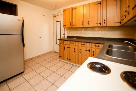 For Lease - 37 Holland Street Unit# 3, Bradford West Gwillimbury, Ontario - Photo 3