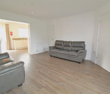 3 bedroom semi-detached house to rent - Photo 6
