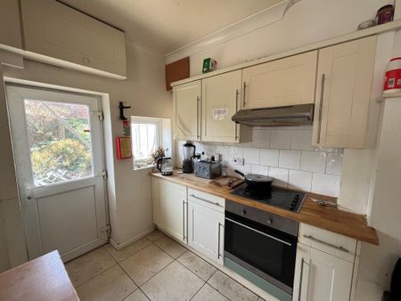 1 bedroom in a house share to rent - Photo 3