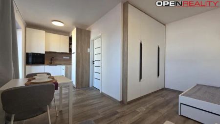 Podnájem nového velmi pěkného zařízeného cihlového bytu 1+kk nedaleko centra Brna - Photo 4