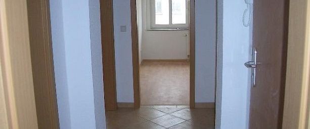 sonnige Single Wohnung im 1.OG mit Balkon ab 01.12.25 frei !!! - Photo 1