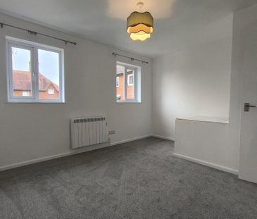 Prospect Square, WESTBURY - Photo 1