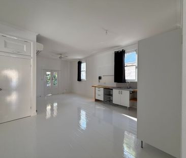 Cottage style house right in Maitland CBD - Photo 5