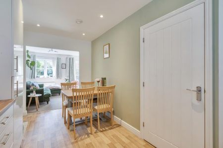 3 bedroom semi-detached house to rent - Photo 5