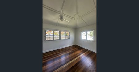 Newly Painted Comfortable Home in Svensson Heights! - Low Maintenance gardens! - Photo 5