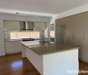 20 Simonson Way, Williams Landing, VIC 3027 - Photo 2