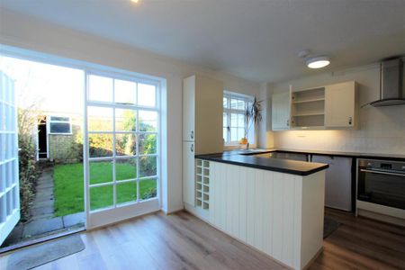 3 bedroom terraced house to rent - Photo 2