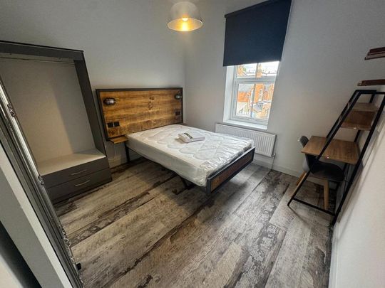 5 bedroom end of terrace house to rent - Photo 1